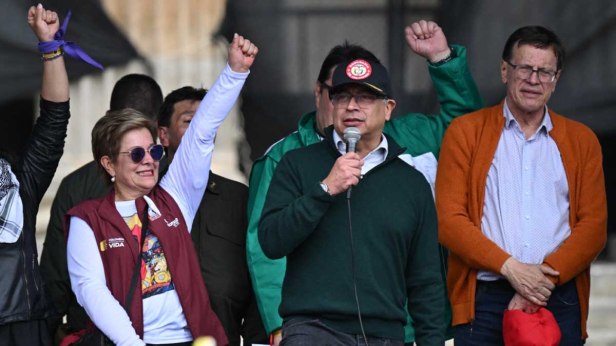 Gustavo Petro insta a una ofensiva «total» contra el EMC en el Cauca